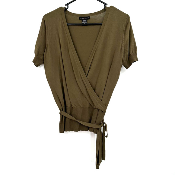 New York & Company size medium olive green or brown wrap‎ style short sleeve top - Picture 1 of 3